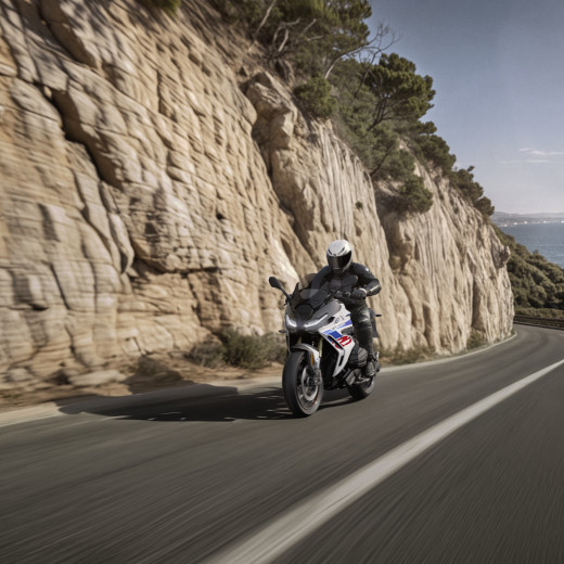BMW R 1300 RS Nu in onze showroom